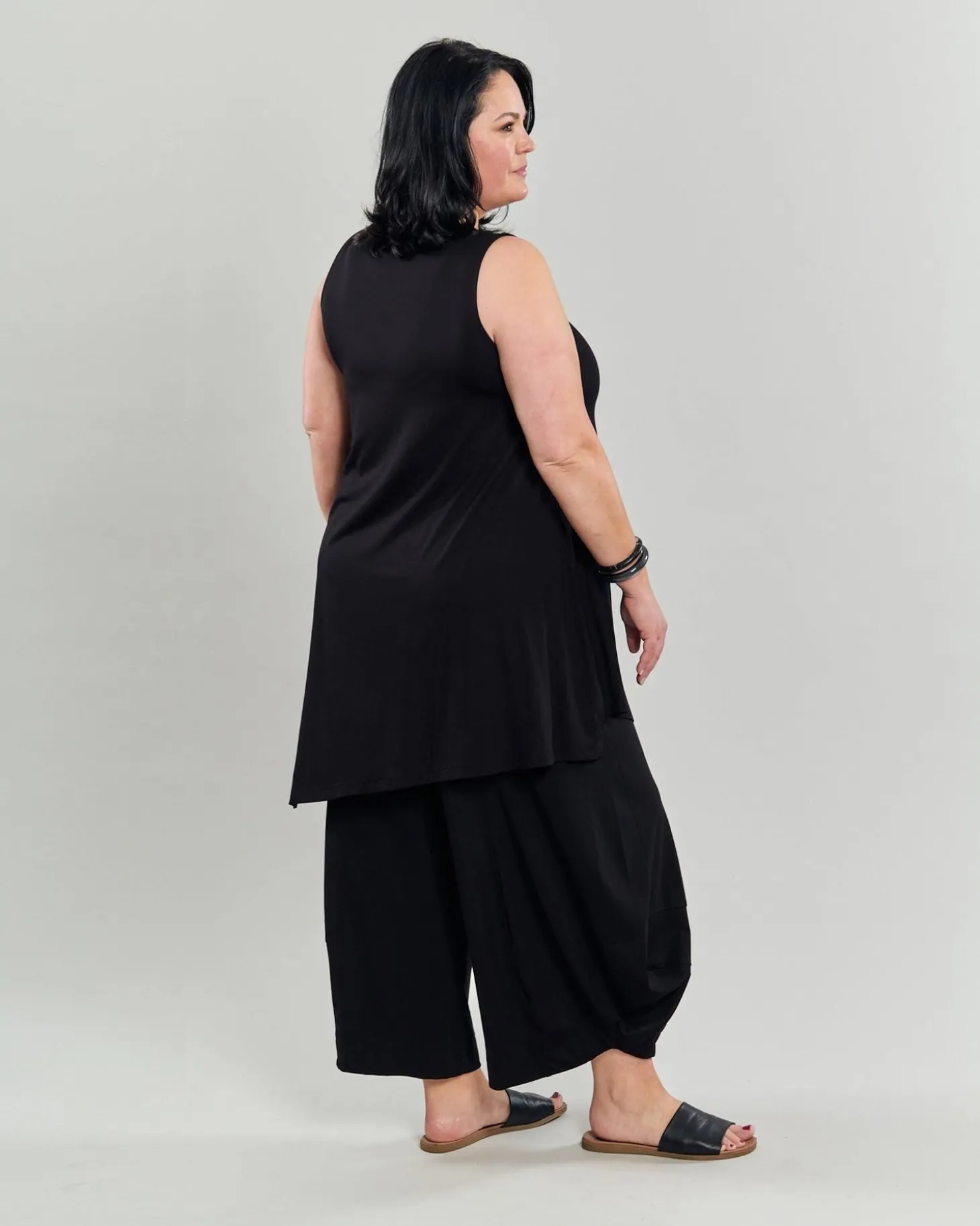 Ani Sleeveless Tunic Top, Black