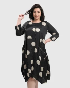 Bold Dot, Wonderful Dress, Moon