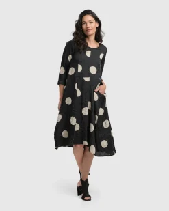 Bold Dot, Wonderful Dress, Moon