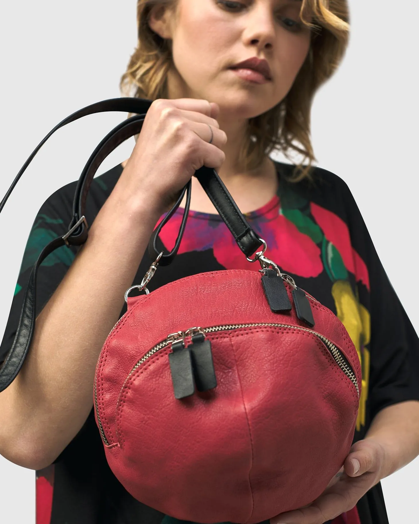 Circle Canteen Bag, Vermillion