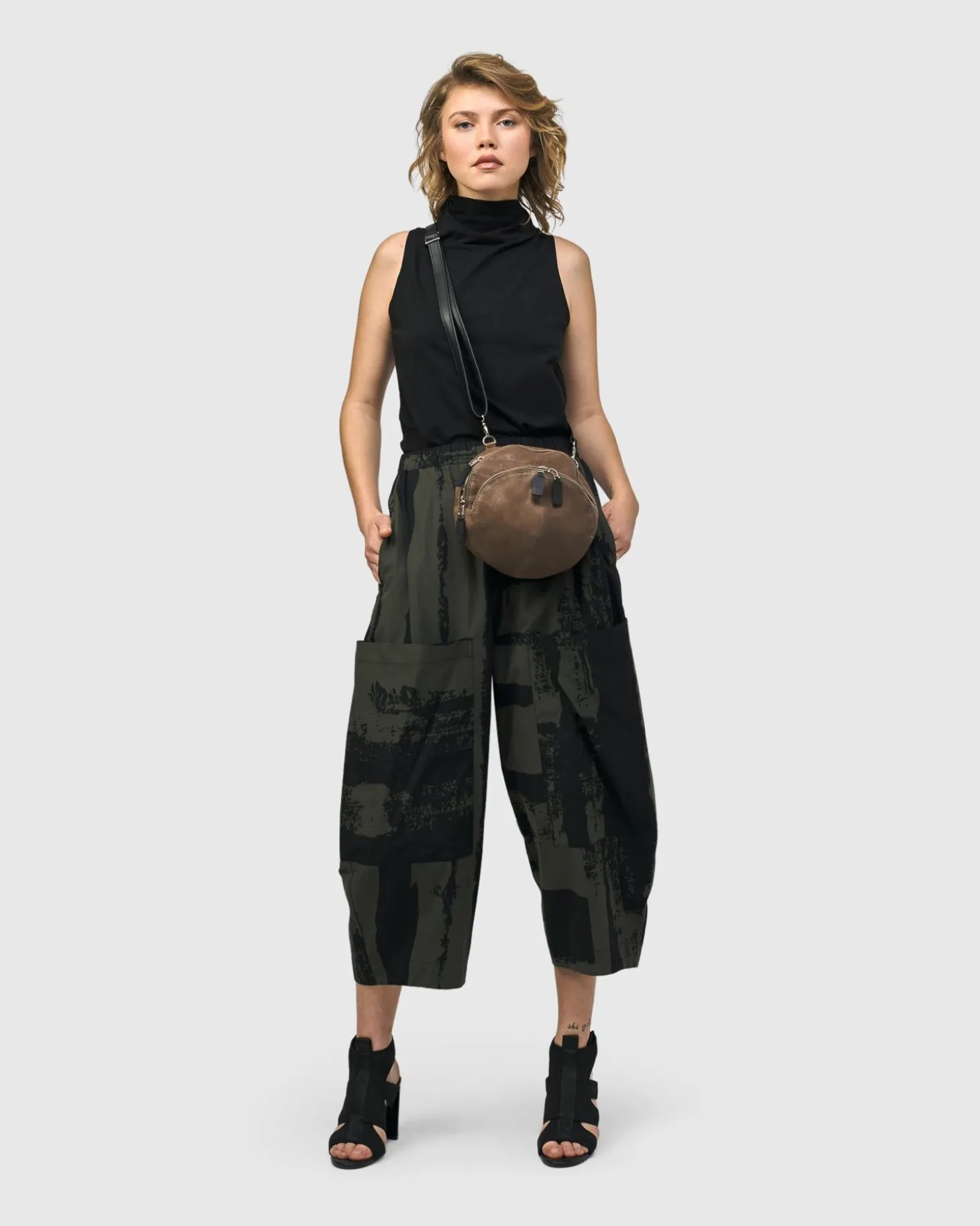 Circle Canteen Bag, Wood