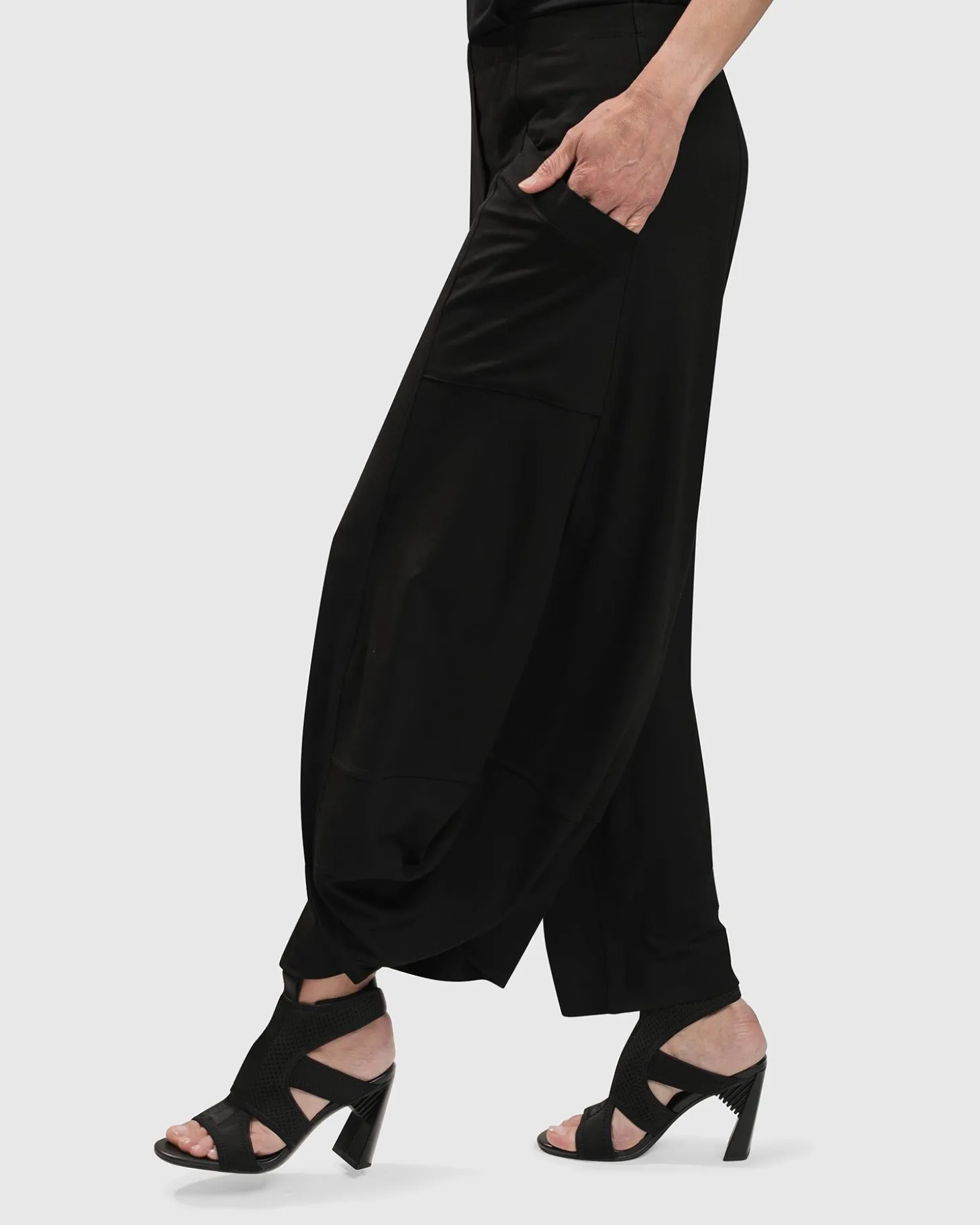 Essential Punto Pockets Pants, Black