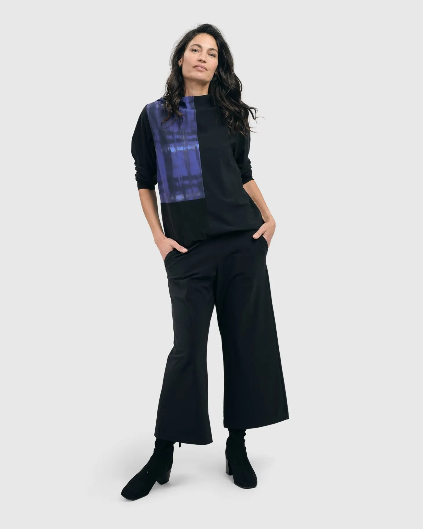 Essential Tekbika Cute Crop Pants, Black