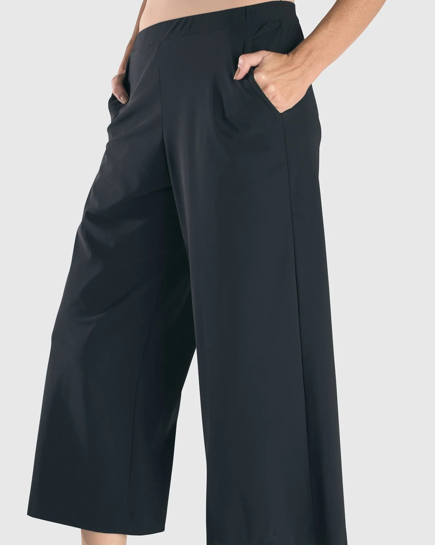 Essential Tekbika Cute Crop Pants, Black