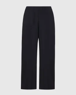Essential Tekbika Cute Crop Pants, Black