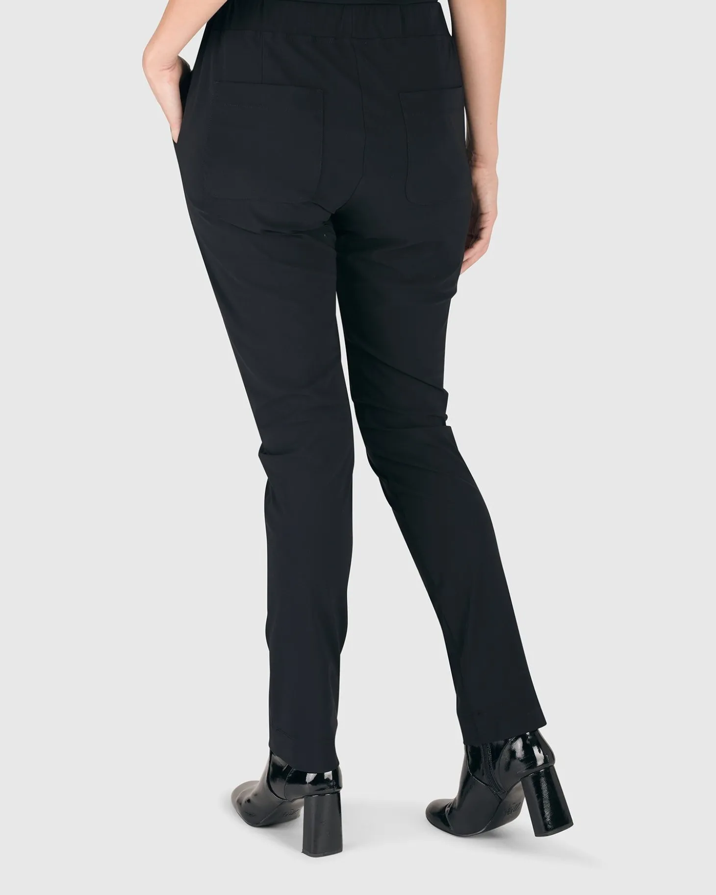 Essential Tekbika J-Pocket Slim Pants, Black