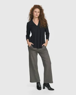 Essential V-Neck Top, Black