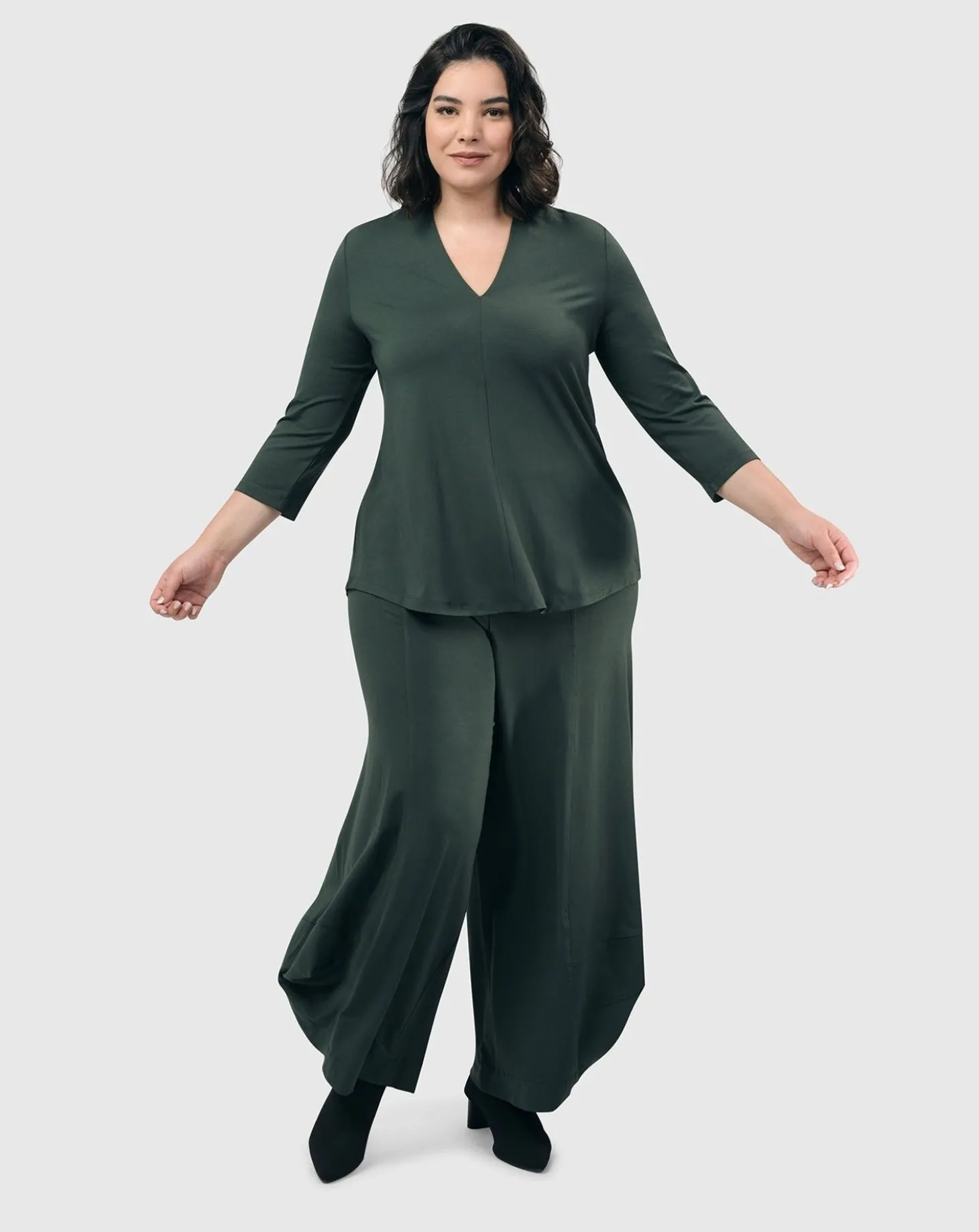 Essential V-Neck Top, Green