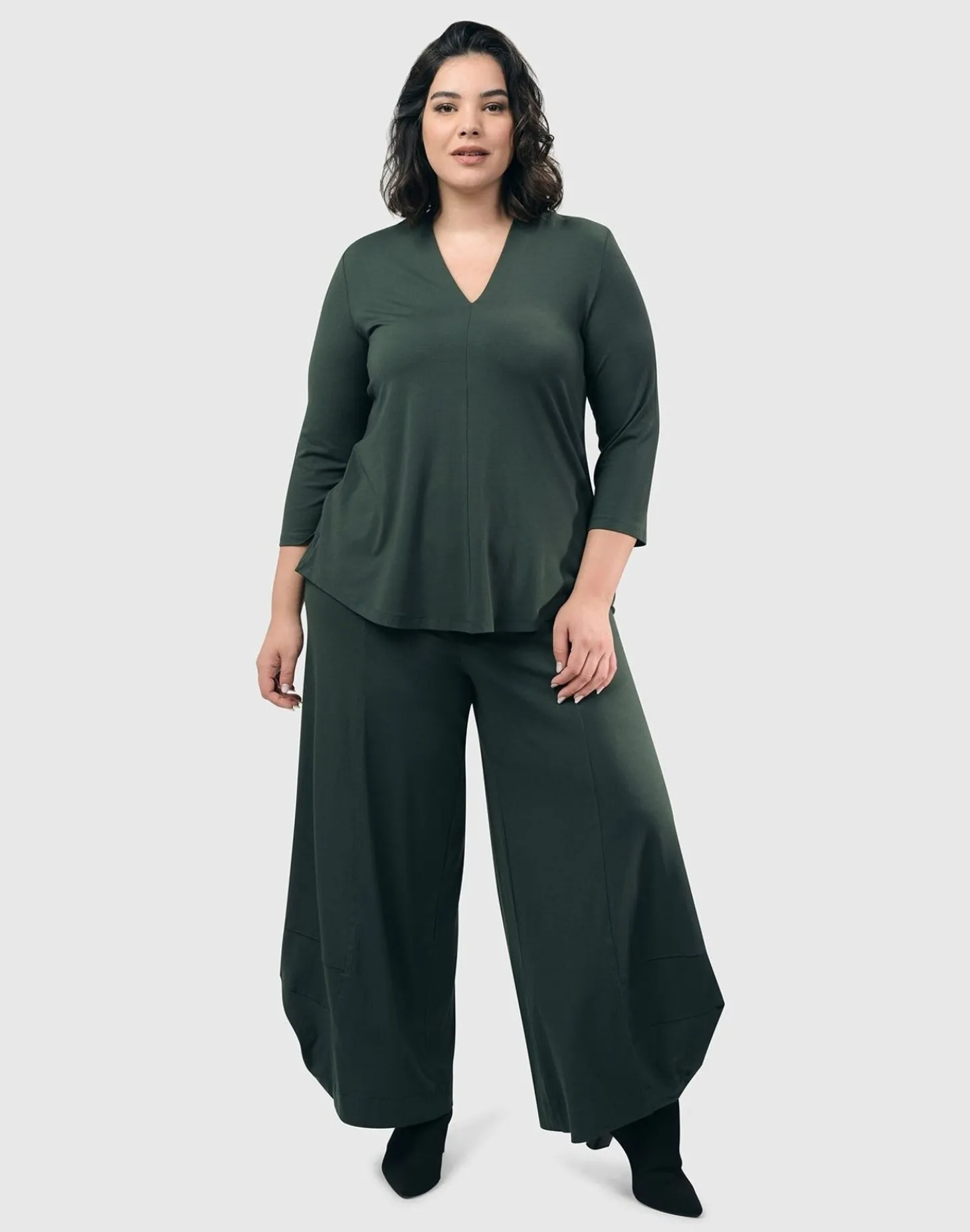 Essential V-Neck Top, Green