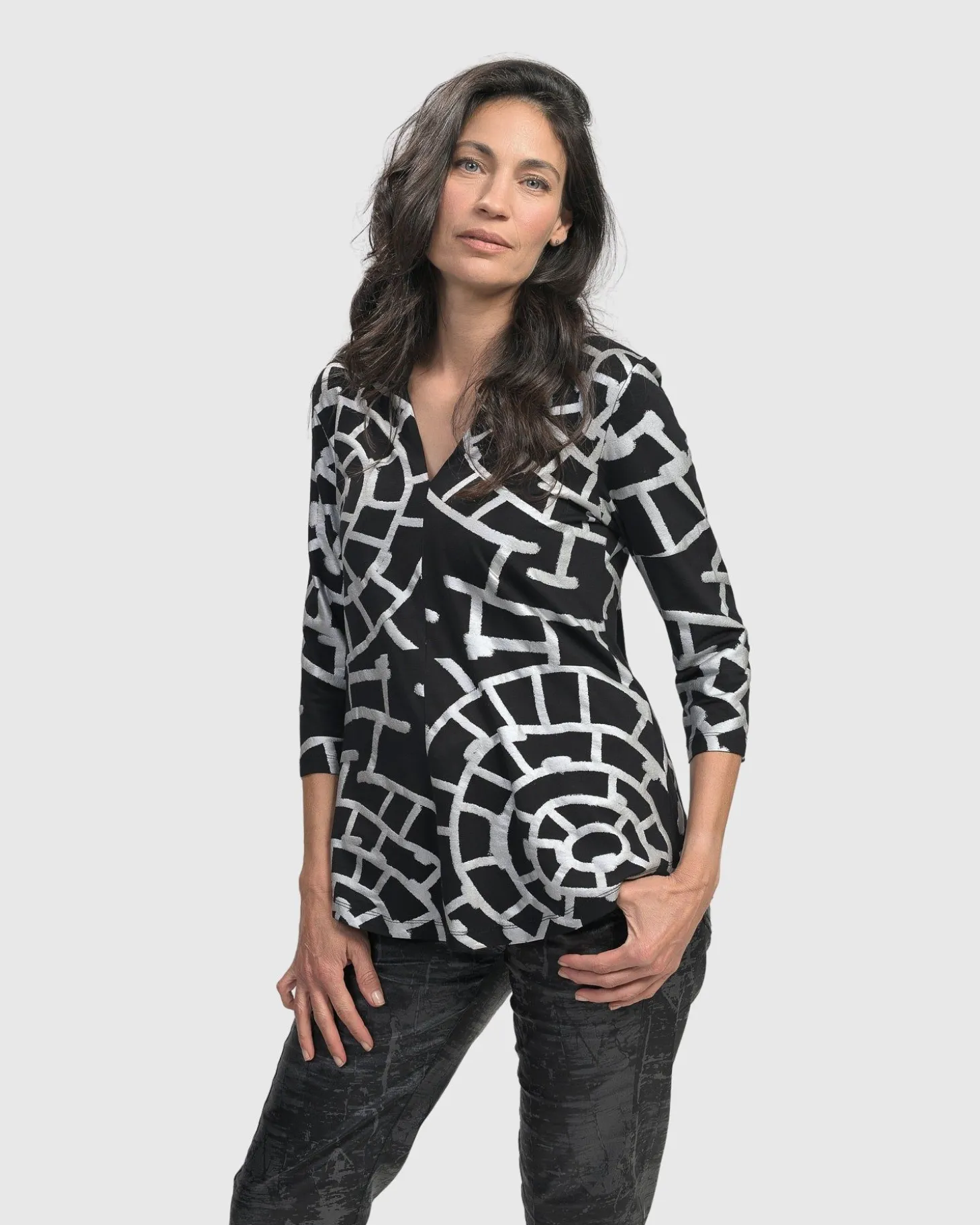 Hypnotic Signature V Neck Top, Silver