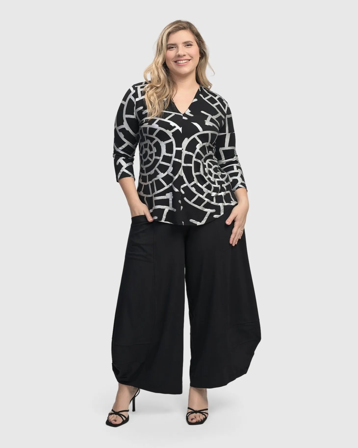 Hypnotic Signature V Neck Top, Silver