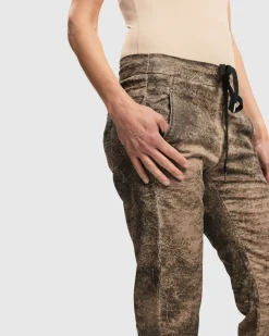 Iconic Jeans Desires, Sepia