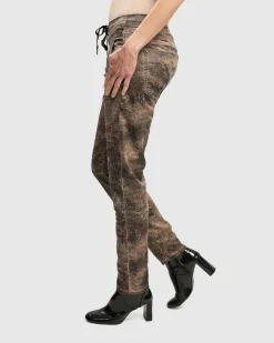 Iconic Jeans Desires, Sepia