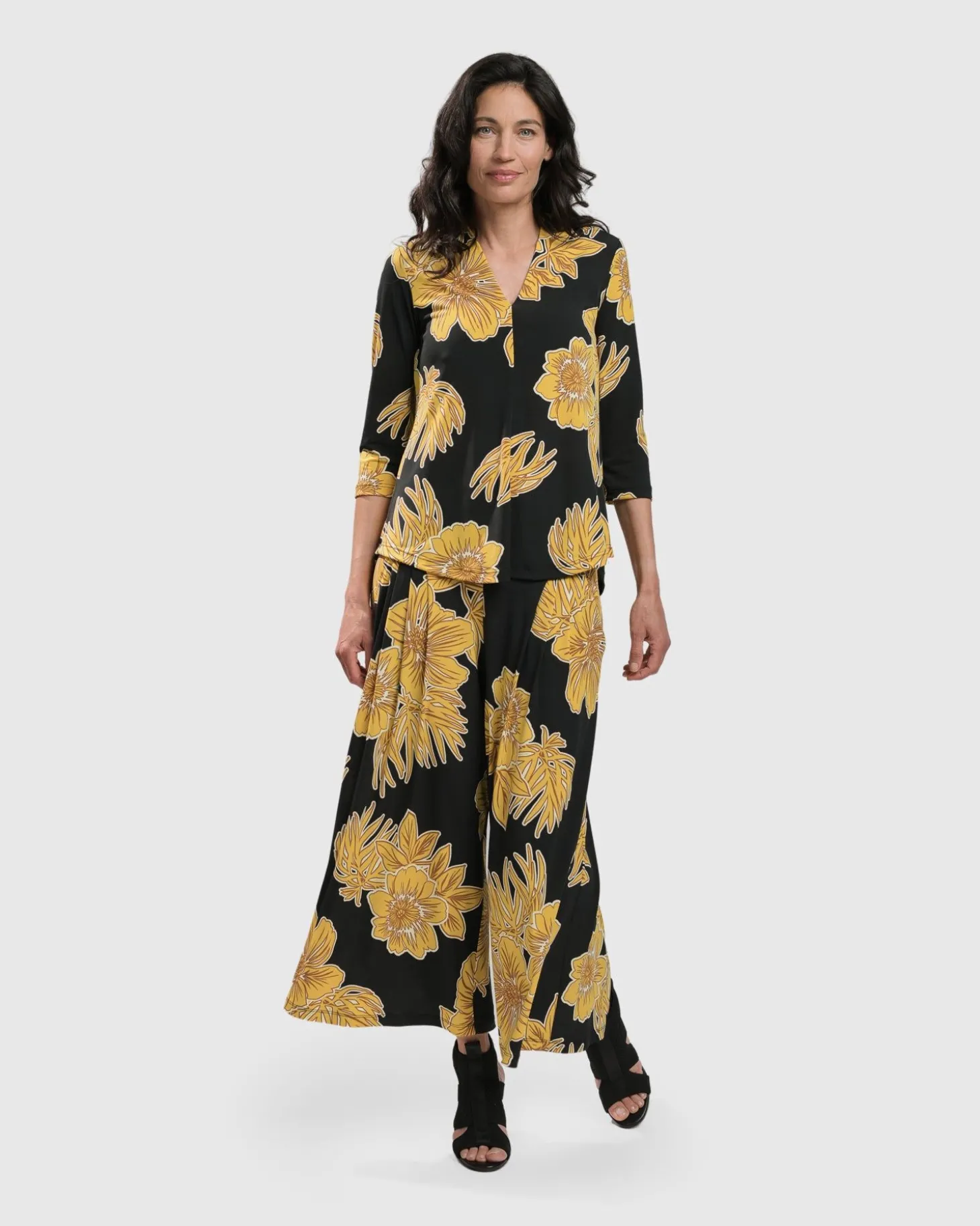 Linda Signature Vneck, Gold