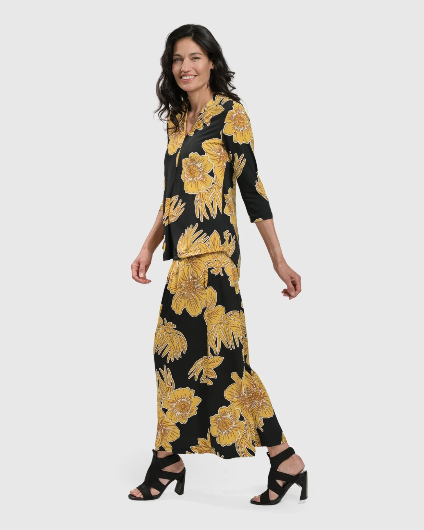 Linda Signature Vneck, Gold