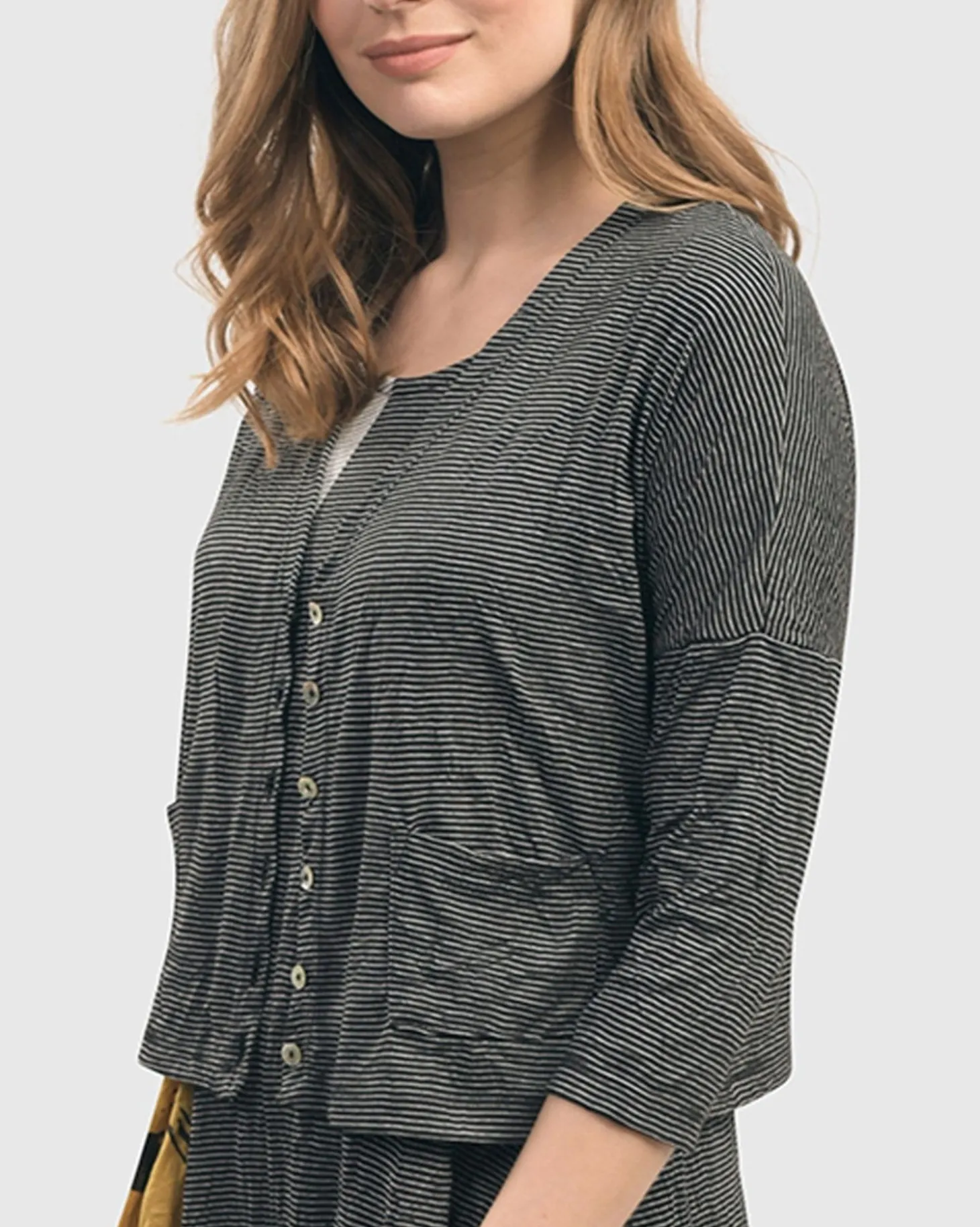 Linea Crinkle Crop Cardy, Black