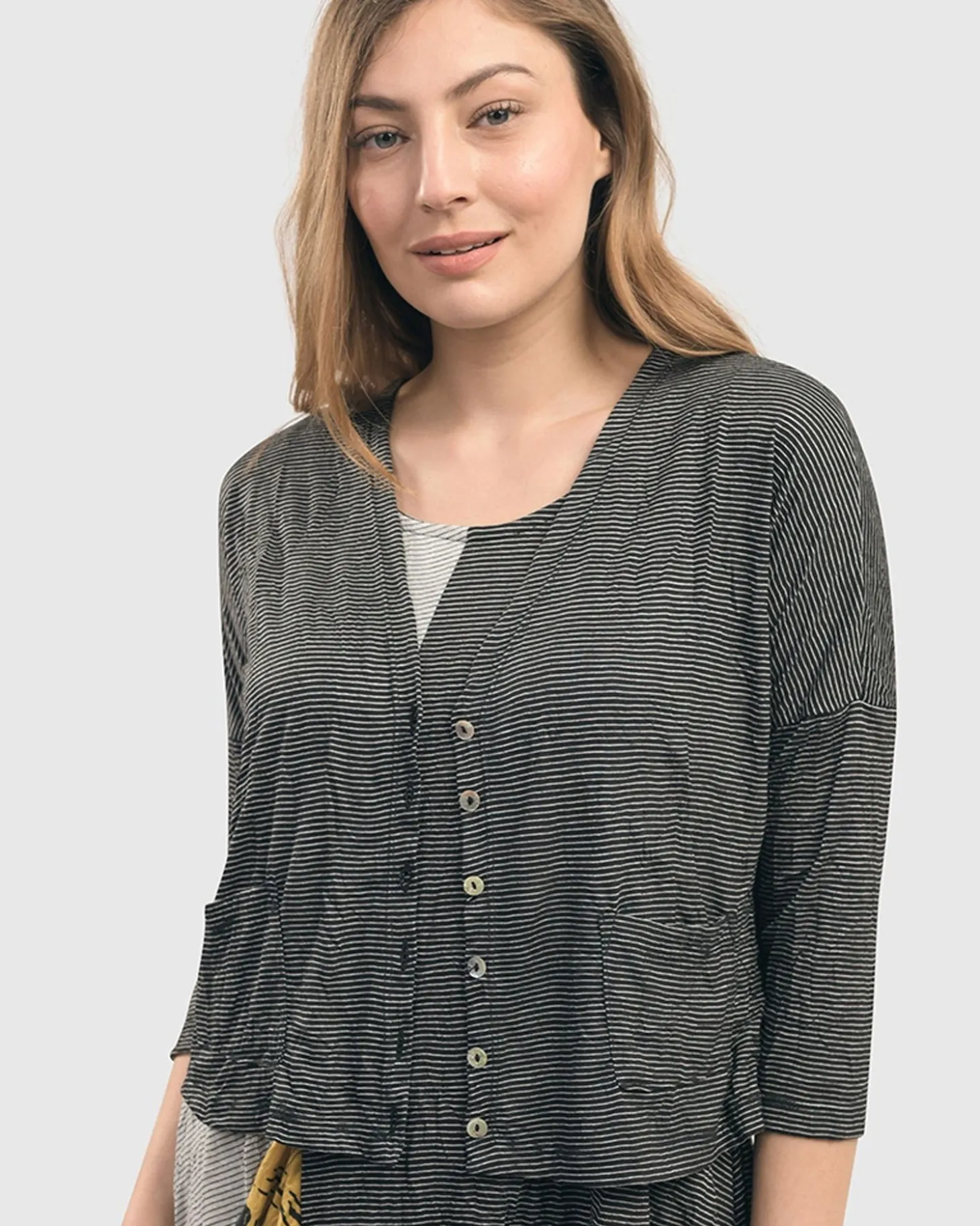 Linea Crinkle Crop Cardy, Black