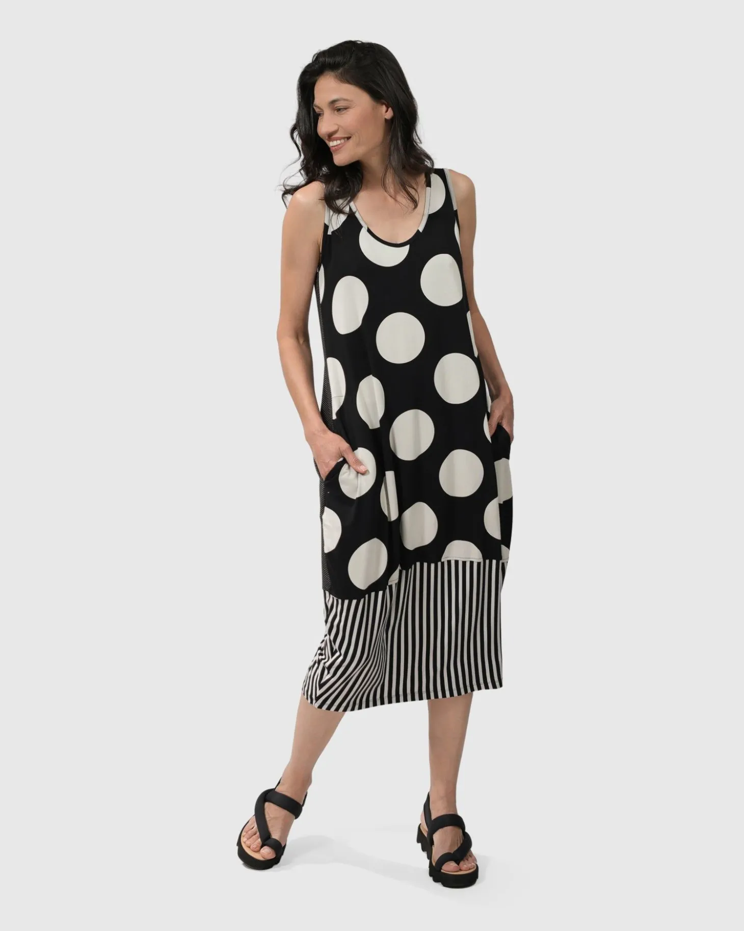 Minnie Sleeveless Midi Dress Mono
