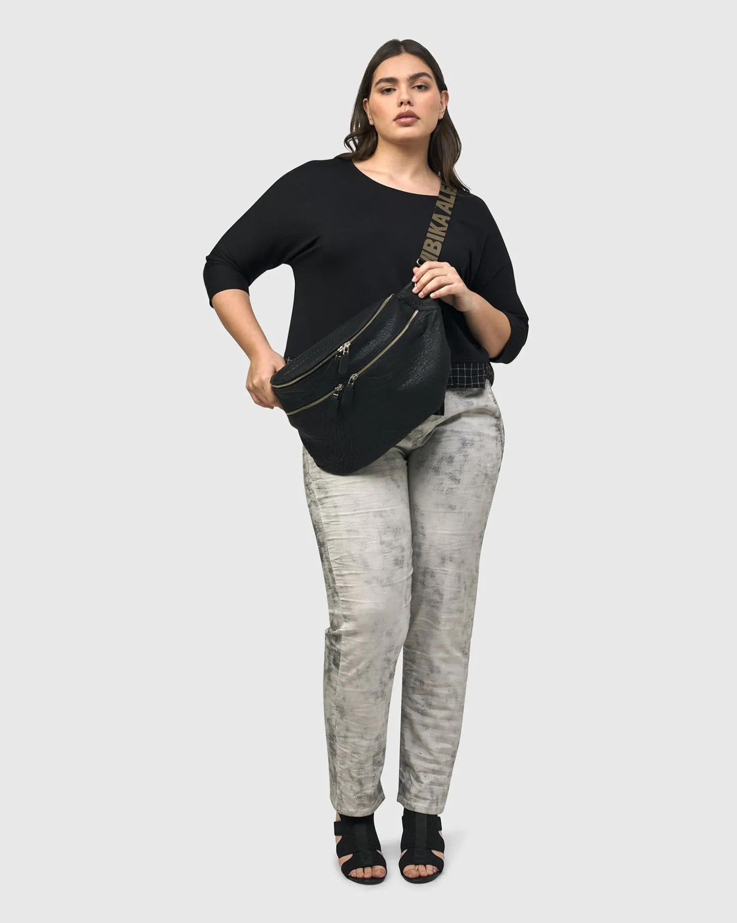 On-The-Go Large Sling Bag, Black