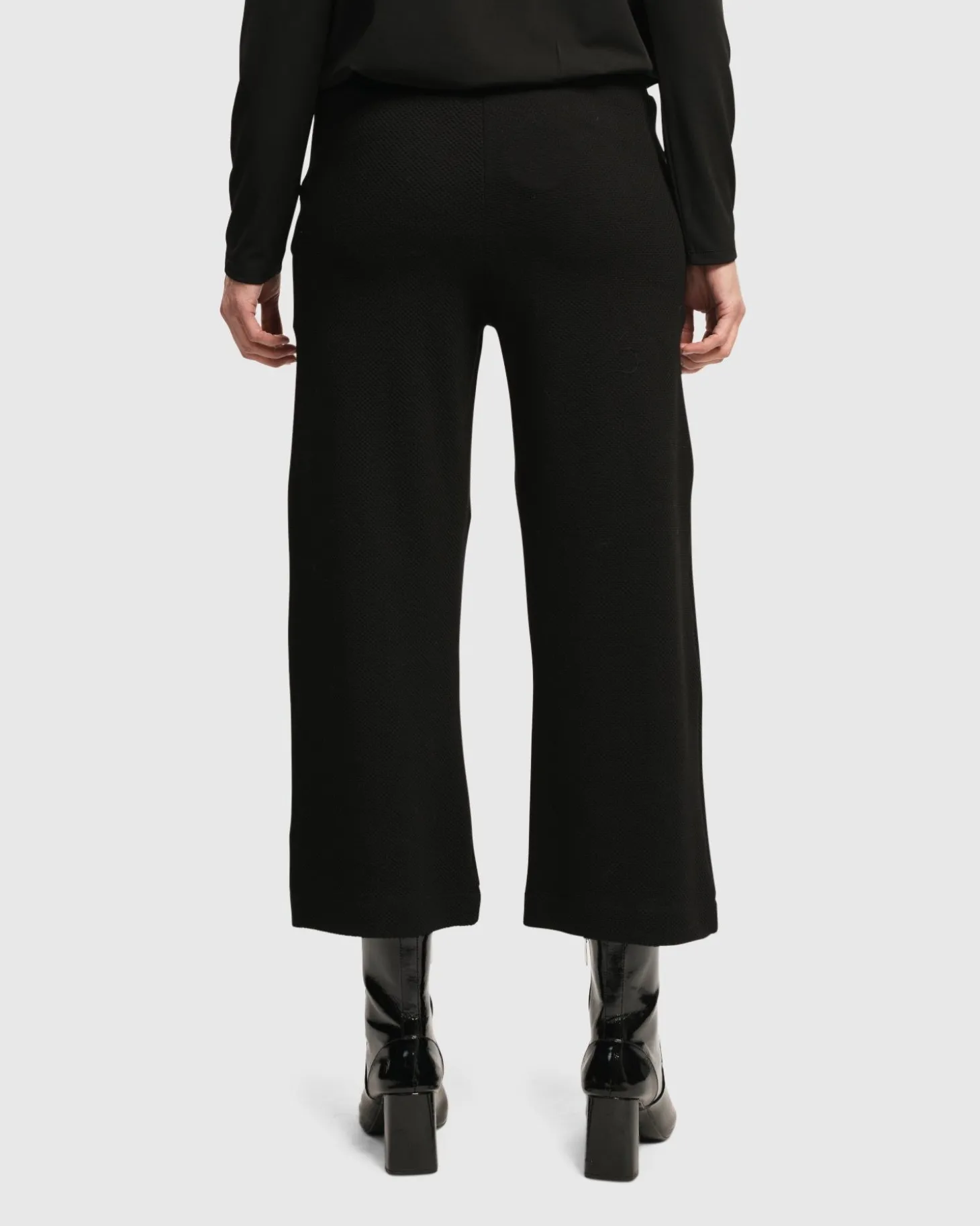 Superb Waffle Weave Ankle Pants, Black