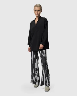 Trinity V-Neck Pullover Top, Black