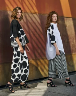 Urban Rockefeller Dots Boxy Tee, Mono